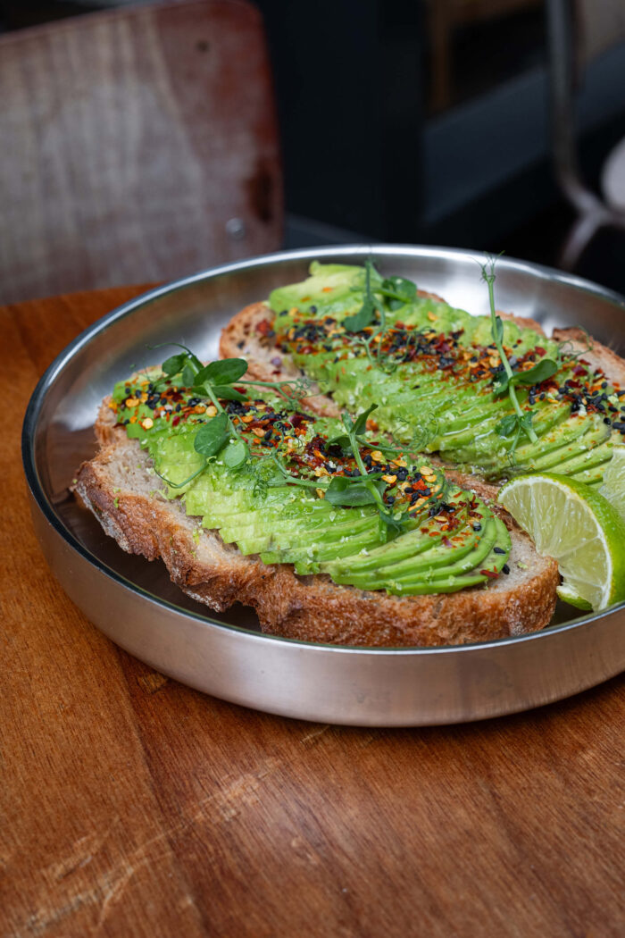 Healthy avocado breakfast bowl at Café de la Presse near Avenue Louise, Brussels